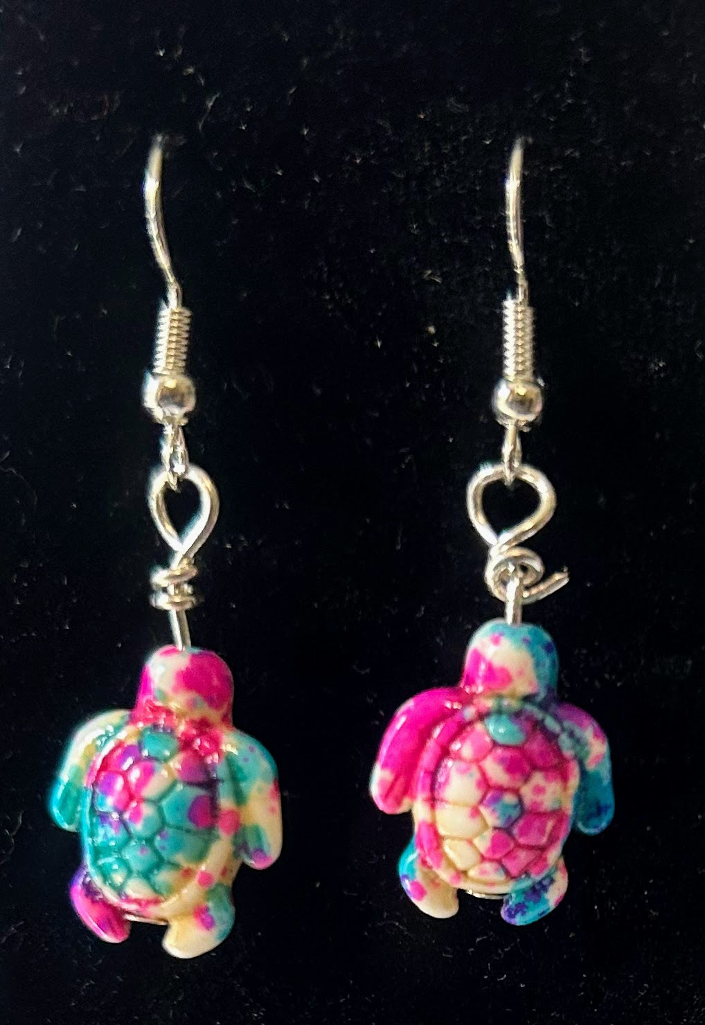 Earrings synthetic multicolored turtles dangle